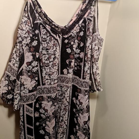 Sheer , open shoulder lace and floral blouse - Picture 2 of 3